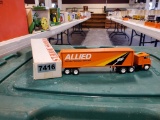 Winross Truck Tractor With Van Trailer
