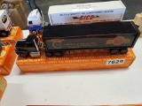Winross Truck Tractor With Van Trailer
