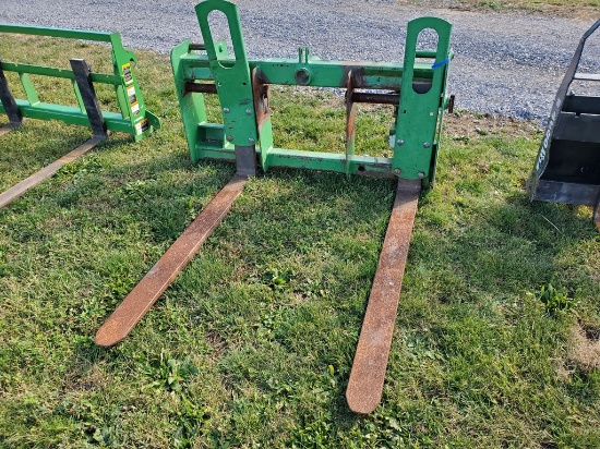 John Deere  Pallet Forks