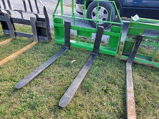 2020 Frontier AP12F Pallet Forks