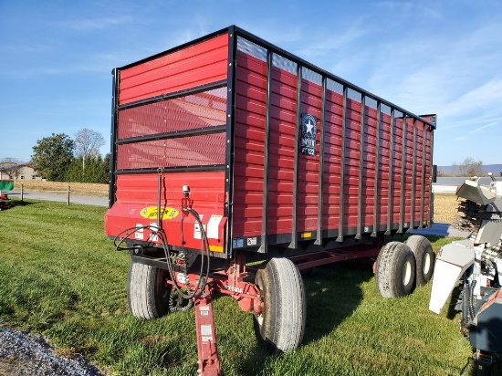 2018 Meyer RT122 Forage Wagon