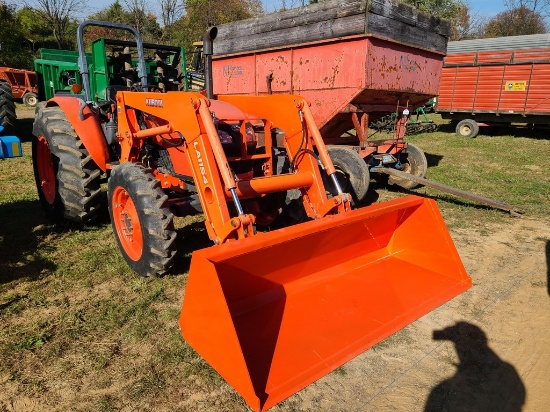 Kubota M7060 Loader Tractor 'Ride & Drive'