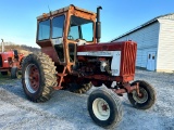 International 806 Cab Tractor 'Ride & Drive'