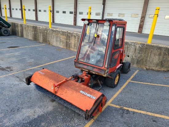 Kubota F2560 Front Mount Tractor 'Ride & Drive'