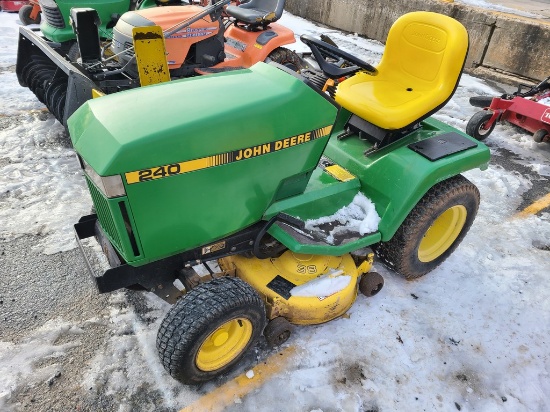 John Deere 240 Riding Tractor - Package 'Ride & Drive'