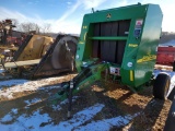 John Deere 447 Round Baler