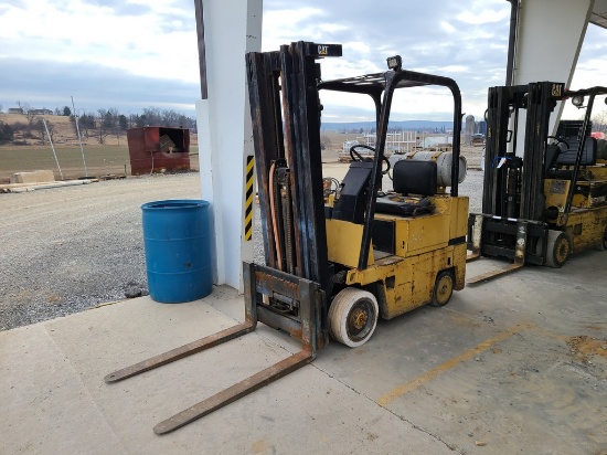 Cat  Forklift 'AS-IS , THIS UNIT HAS PROBLEMS, All of its problems may or may not be disclosed, you