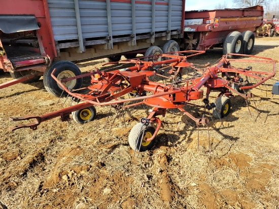 New Holland 169 Tedder