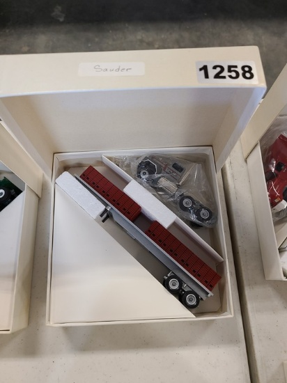 Winross Truck With Flatbed Trailer