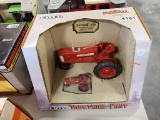 Ertl  Tractor Set