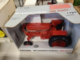 Ertl  Tractor