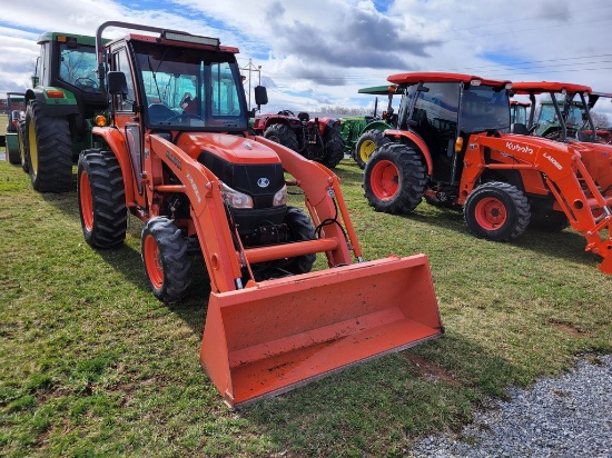 Kubota L3240 Cab Compact Loader Tractor 'Package - Ride & Drive'