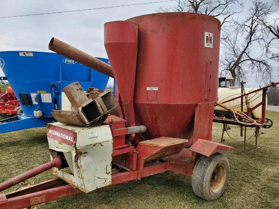 International 1150 Grinder Mixer