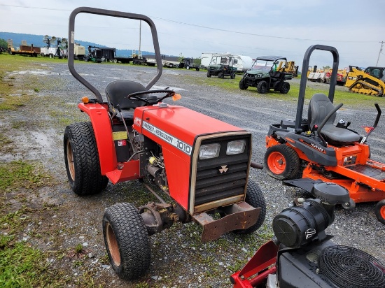 Massey Ferguson 1010 Compact Tractor 'Ride & Drive'