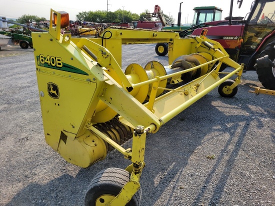 2004 John Deere 640B Grass Head