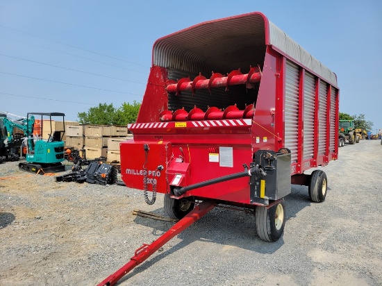 Miller Pro 5200 Forage Wagon