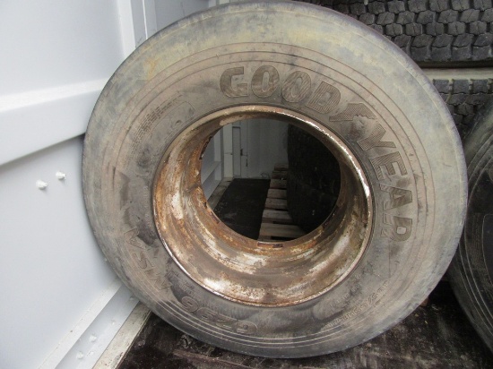 2010 Goodyear 385/65R22.5 Tires on Wheels