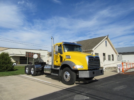 2018 Mack GU813 Day Cab Truck Tractor