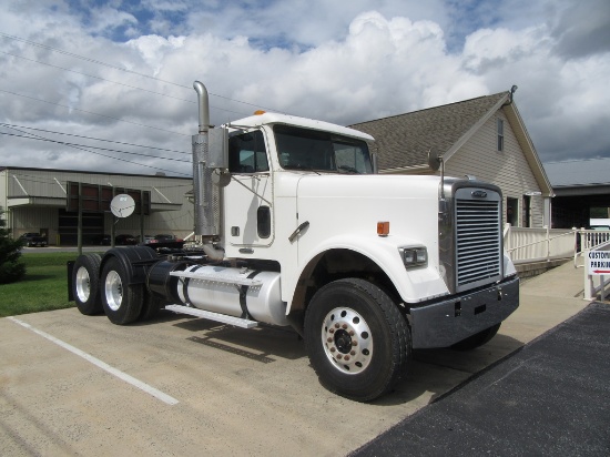 2007 Freightliner FLD120 Day Cab Truck Tractor