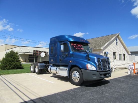 2015 Freightliner Cascadia Sleeper Truck Tractor