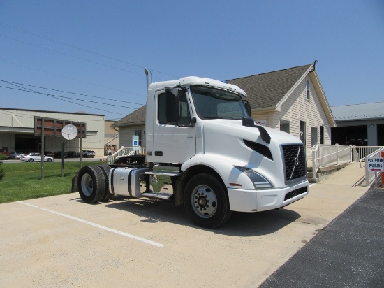 2019 Volvo VNR Day Cab Truck Tractor