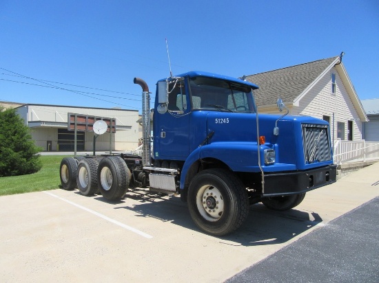 2001 Volvo WG64 Cab & Chassis