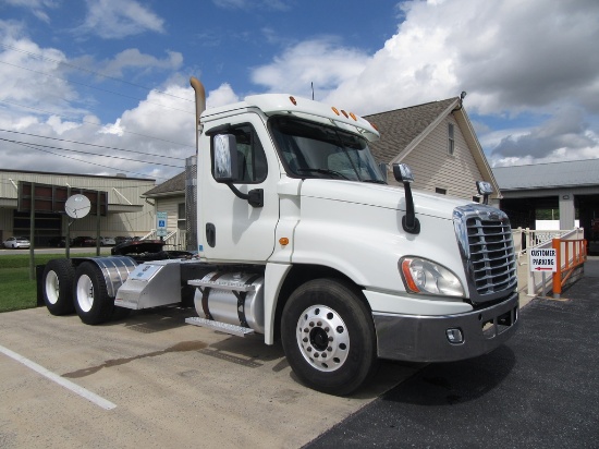 2014 Freightliner Cascadia Day Cab Truck Tractor
