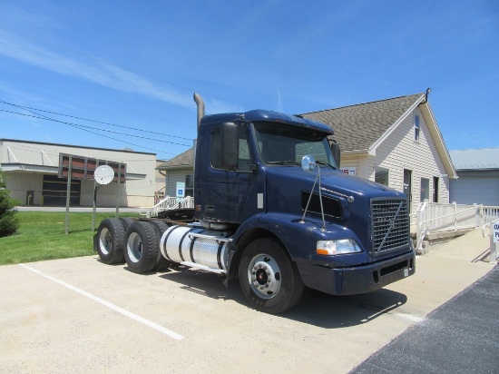 2005 Volvo VNM Day Cab Truck Tractor