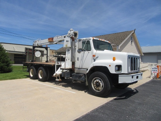 2001 International 2674 Crane Truck
