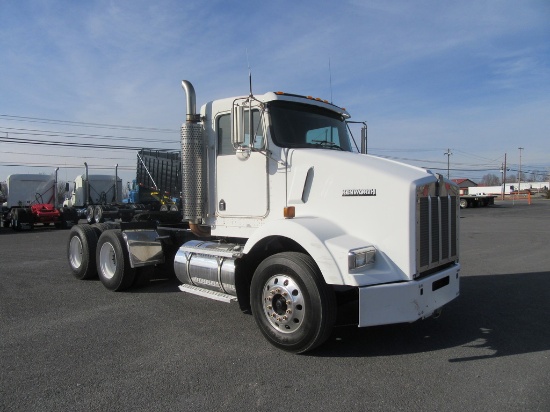 2000 Kenworth T800 Day Cab Truck Tractor