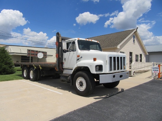 1995 International 2574 Flatbed Truck