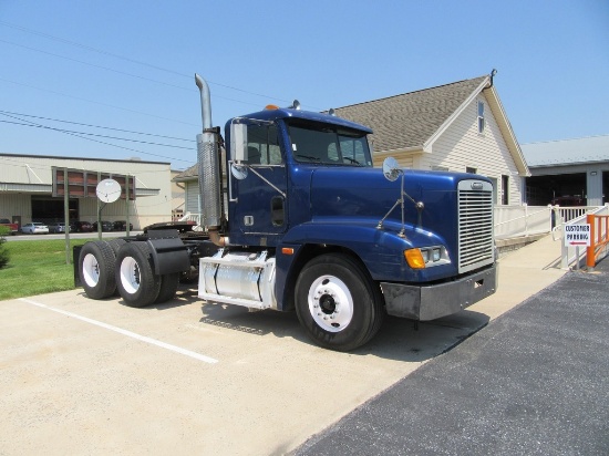 1999 Freightliner  FLD120 Day Cab Truck Tractor