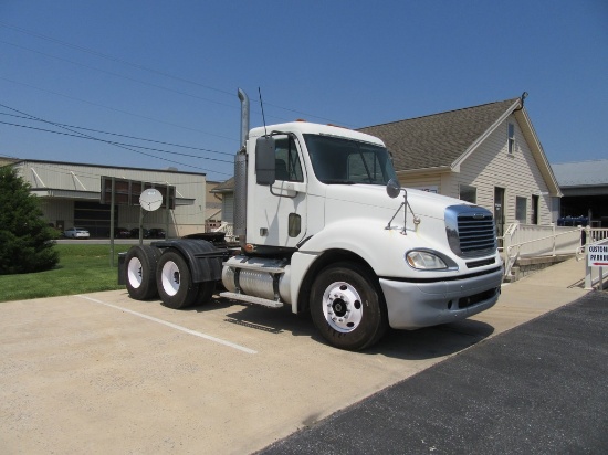2007 Freightliner  Columbia Day Cab Truck Tractor