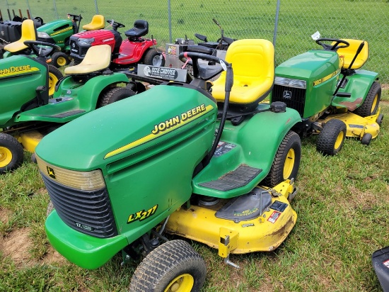 John Deere LX277 Riding Tractor 'AS-IS - For Parts or Repair'