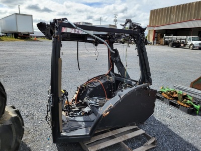 John Deere GC620 Tractor Cab