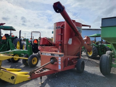 Gehl 125 Grinder Mixer