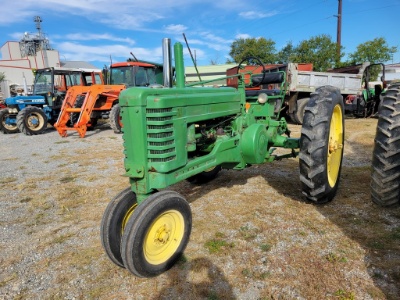 John Deere B Antique Tractor 'Runs & Operates - NO Guarantee'