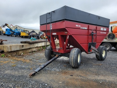 M&W 4250 Gravity Bin Wagon