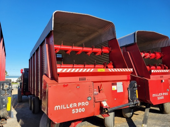 Miller Pro 5300 Forage Wagon