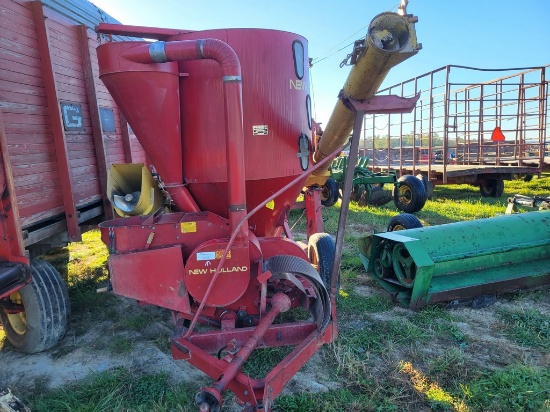 New Holland 352 Grinder Mixer