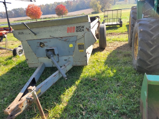New Idea 3626 Manure Spreader