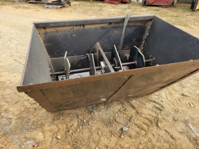 Mench MFG 1000 Side Shoot Bucket