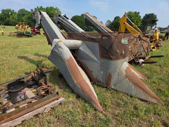 New Idea 319 Mounted Corn Picker