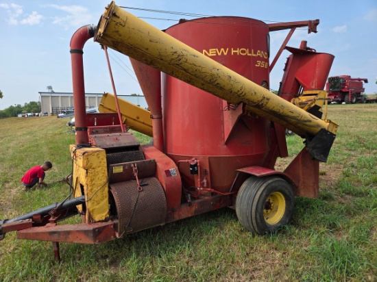 New Holland 358 Grinder Mixer