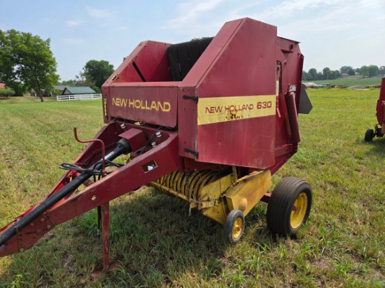 New Holland 630 Round Baler