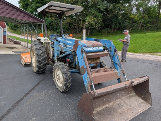 Ford 1910 Compact Tractor