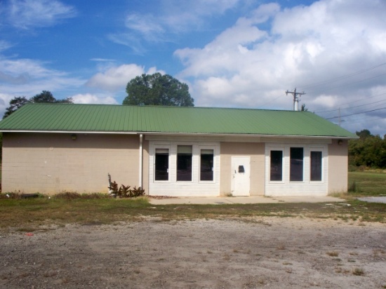Multi-use building (3600 Sq Ft) on 0.84 acres in Honea Path SC