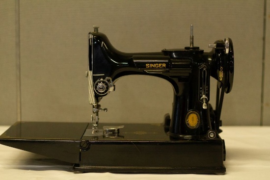 Portable Singer Sewing Machine in Case