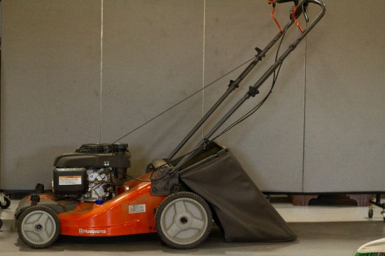 Husqvarna CC 221RH Mower