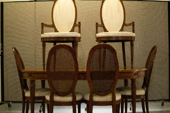 Oval Table, 6 Chairs, 2 Leaves
